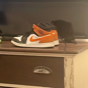 Jordan 1 Mid